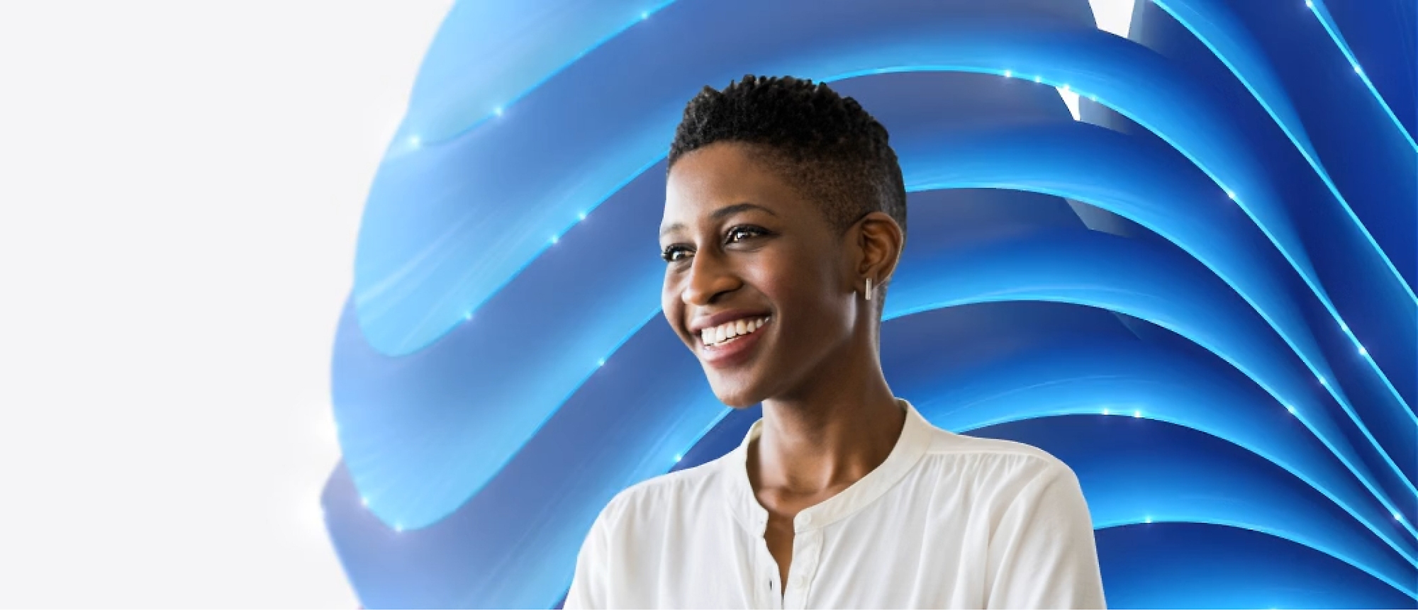 Una donna sorridente