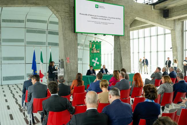 Sala di Palazzo Pirelli a Milano