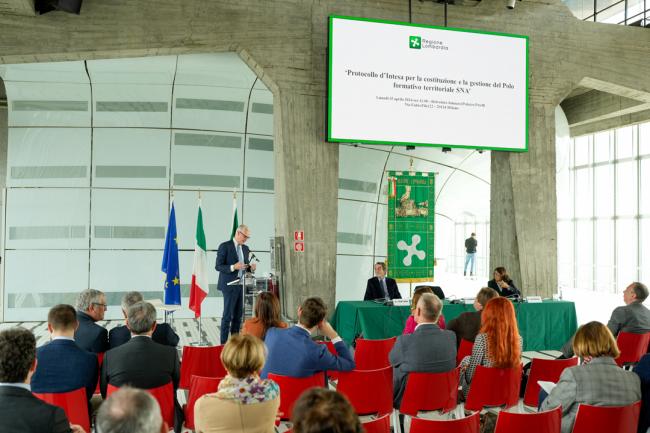 Sala di Palazzo Pirelli a Milano